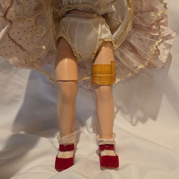 Vintage MADAME ALEXANDER 1950's Doll "Winnie" 20' H, Excellent Cond! - Picture 6 of 15